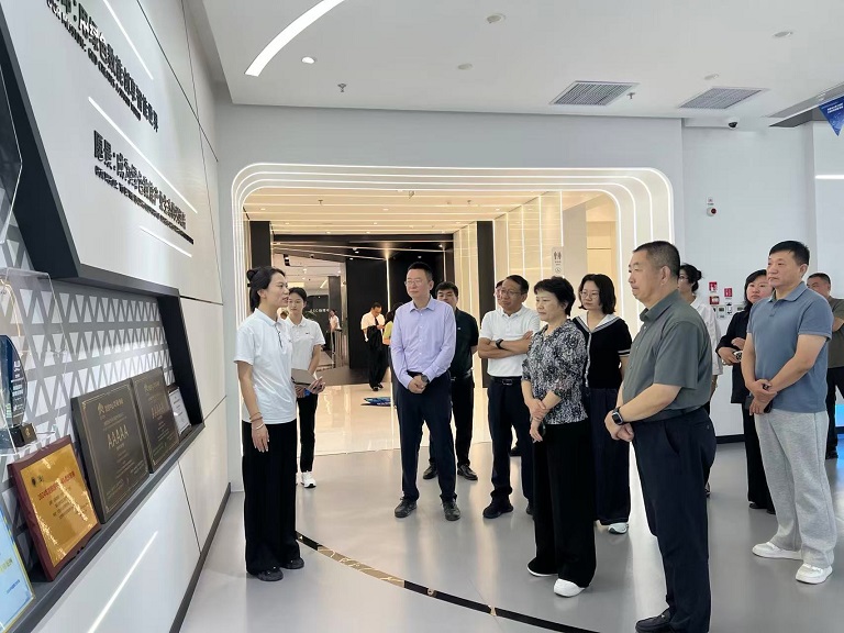 市人大常委会视察全市科技创新与产业创新融合发展情况